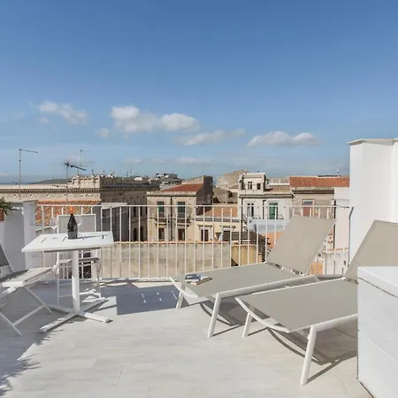 Ortygia Con Terrazza Sul Mare E Jacuzzi Syrakusa